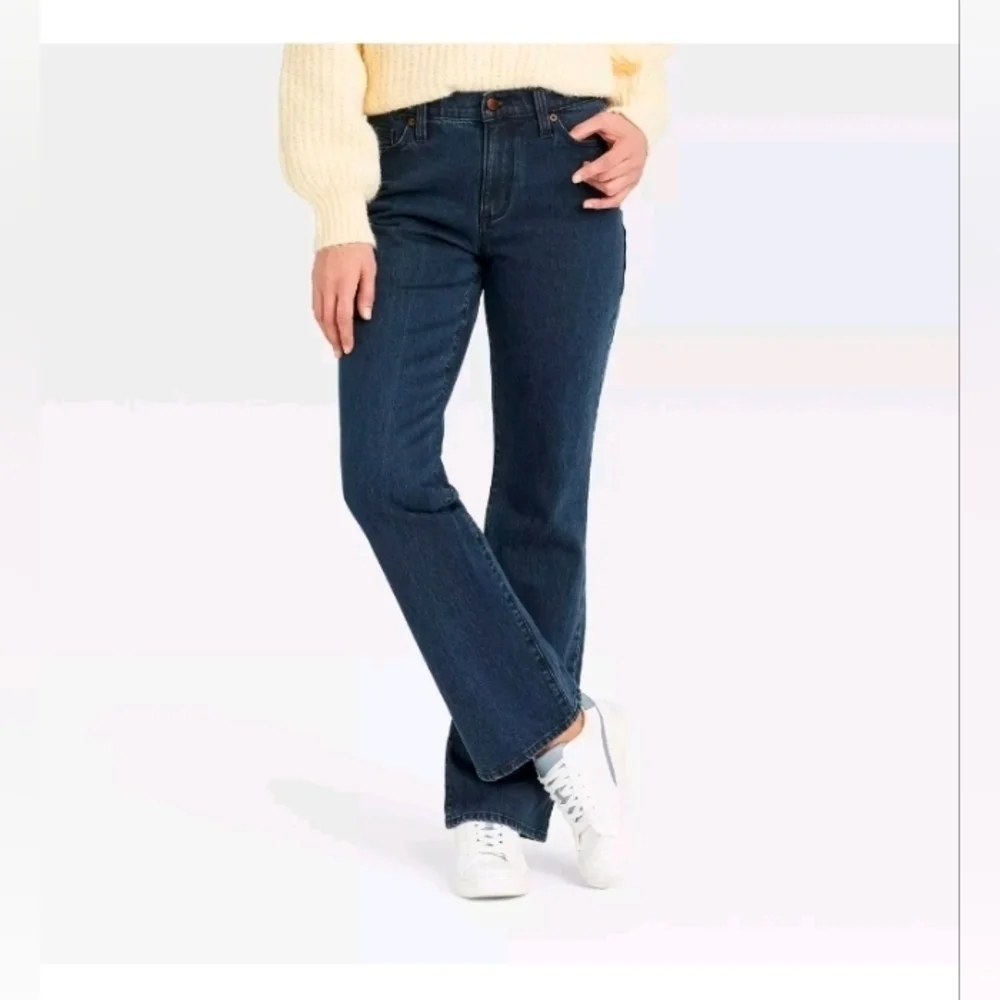 Universal Thread Women's Fitted Hip and Thigh Bootcut Leg Ankle Bootcut Leg